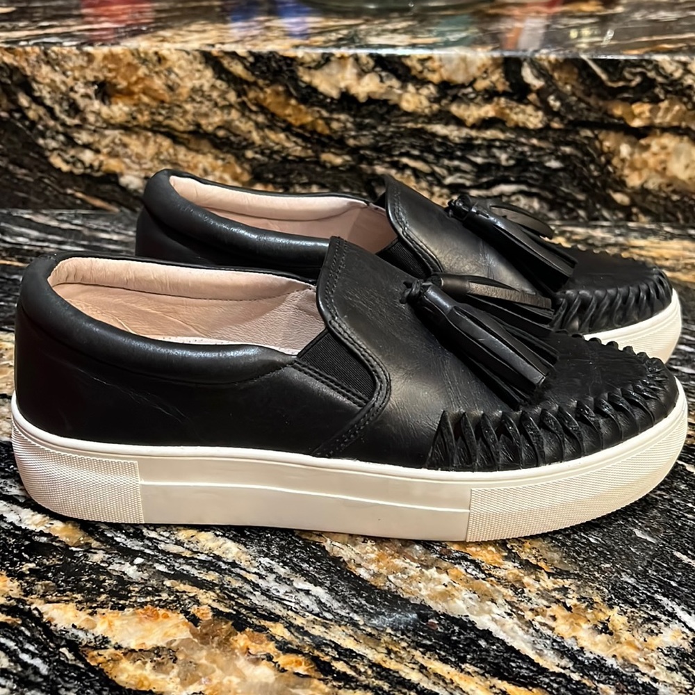 Vince Camuto / black platform loafers EUC